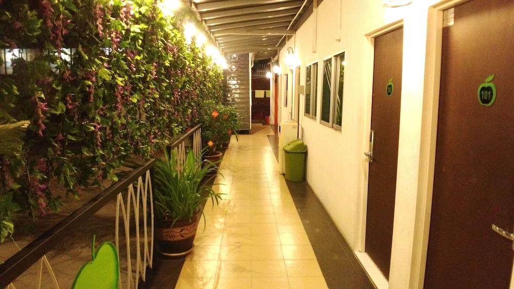 Apple 1 Hotel Gurney George Town Exterior photo