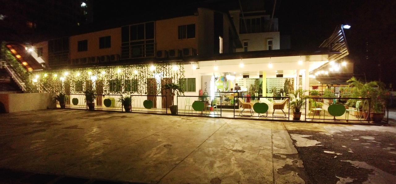 Apple 1 Hotel Gurney George Town Exterior photo